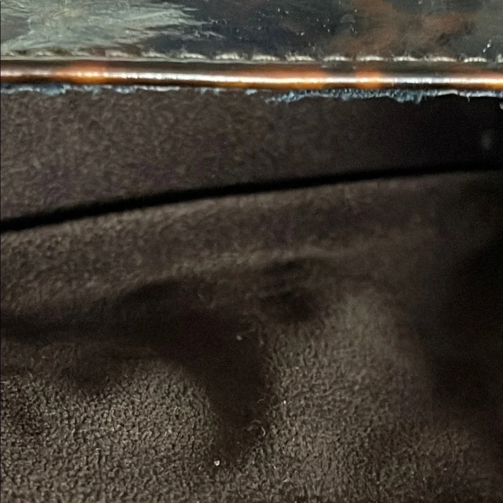 Authentic Tory Burch glass case. Animal print. Magnetic closure. Gold trim . EUC - Picture 3 of 7